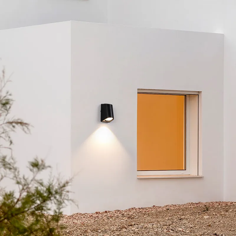 StarkCaster Outdoor Wall Light