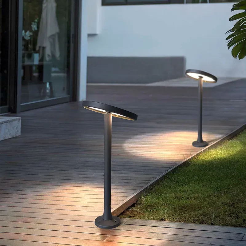 TippyTextured Outdoor Lawn Light