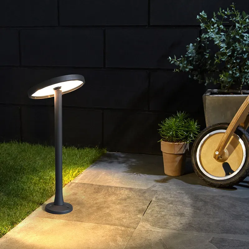 TippyTextured Outdoor Lawn Light