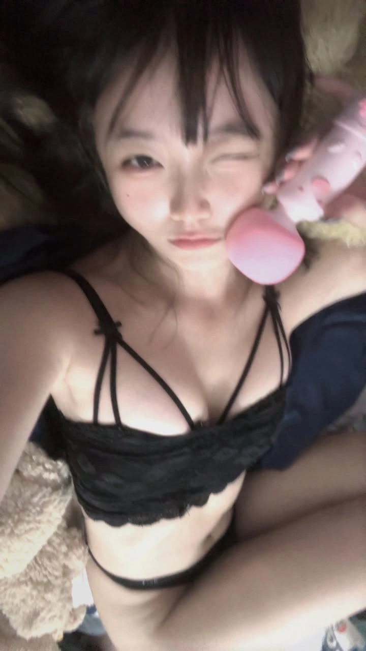 動物AV棒與紅人合照1