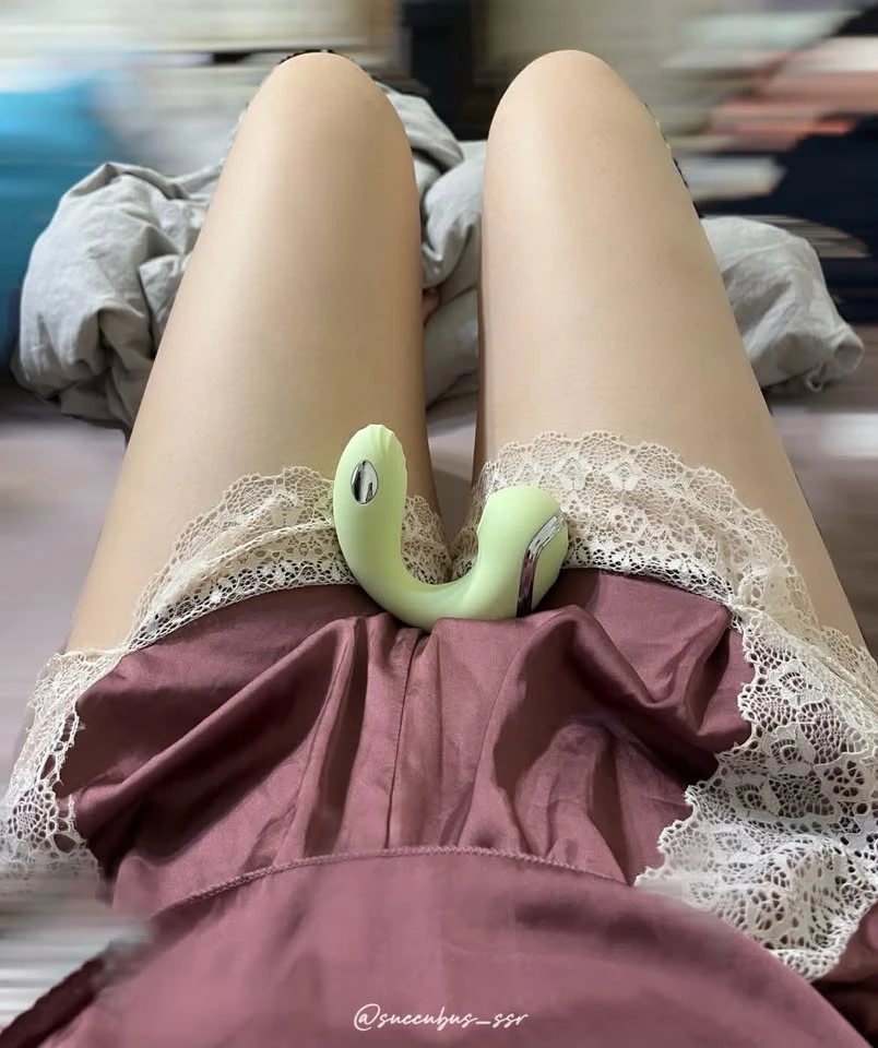 Threads平台红人 @奈奈产品合照
