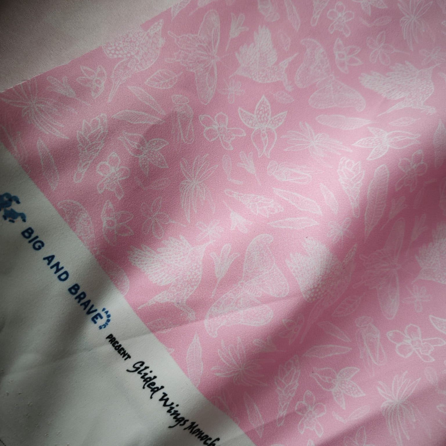 [IN-STOCK] Glided Wings - Monochrome