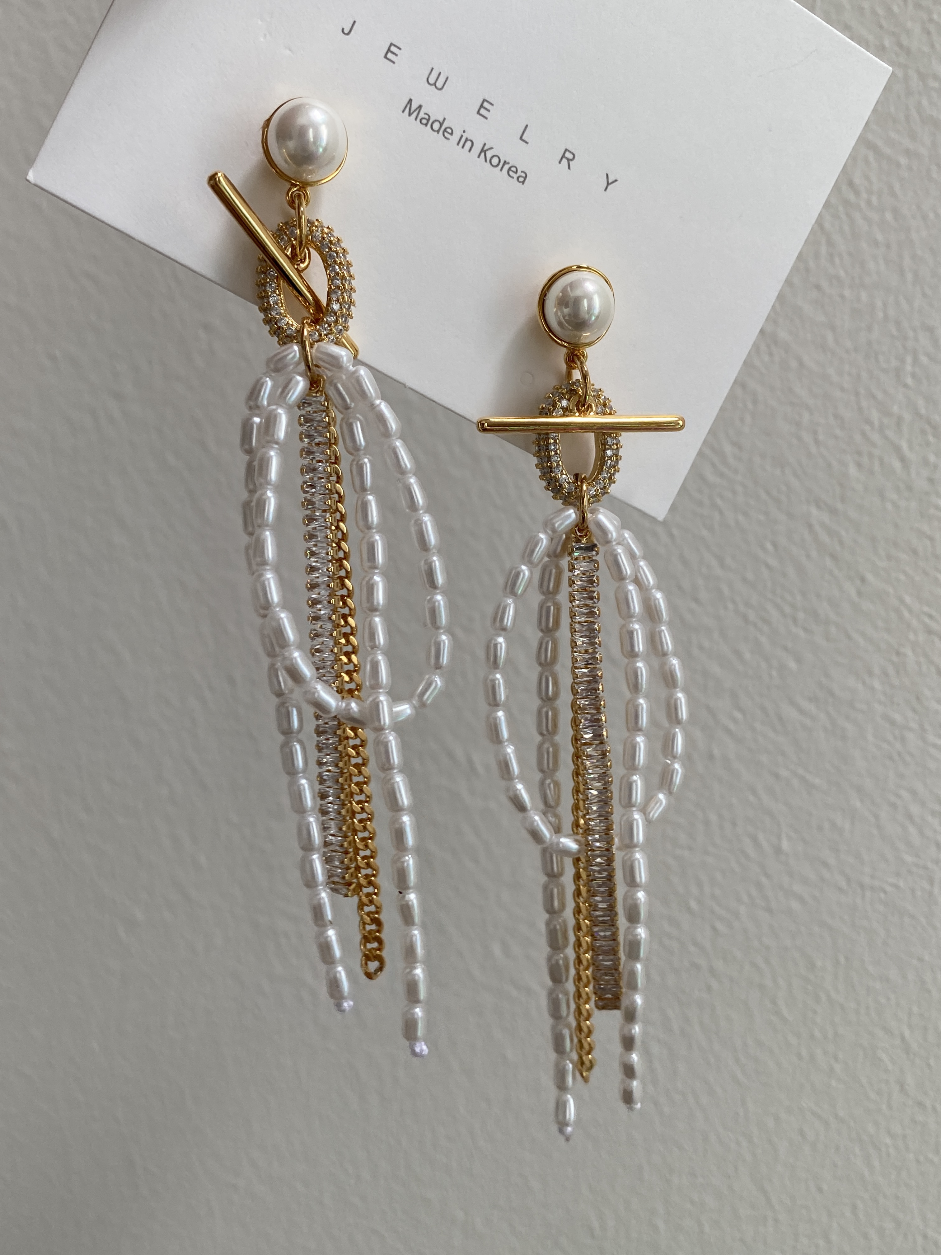 Pearly chains dangling long earring