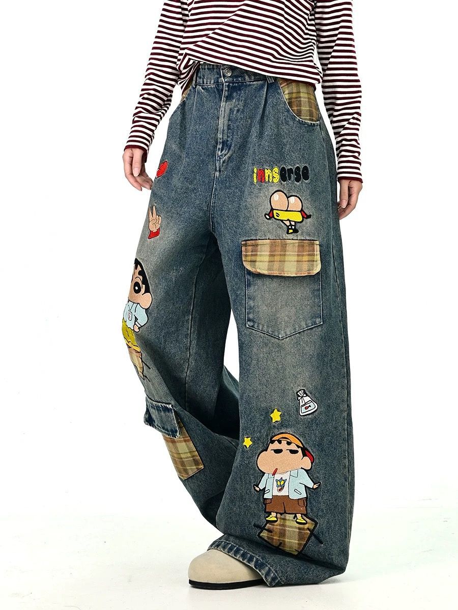 蠟筆小新聯名-卡通刺繡格子口袋韓系寬鬆休閒牛仔褲