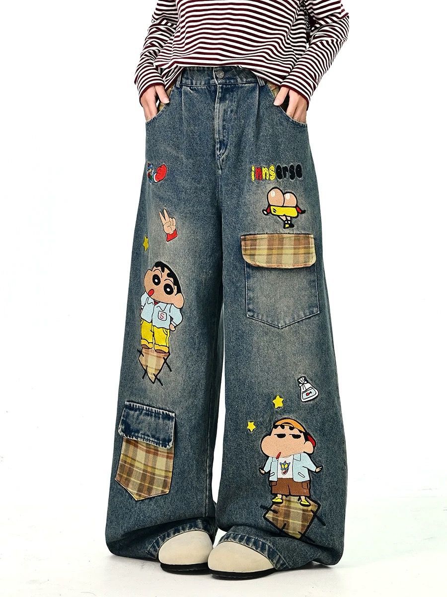蠟筆小新聯名-卡通刺繡格子口袋韓系寬鬆休閒牛仔褲