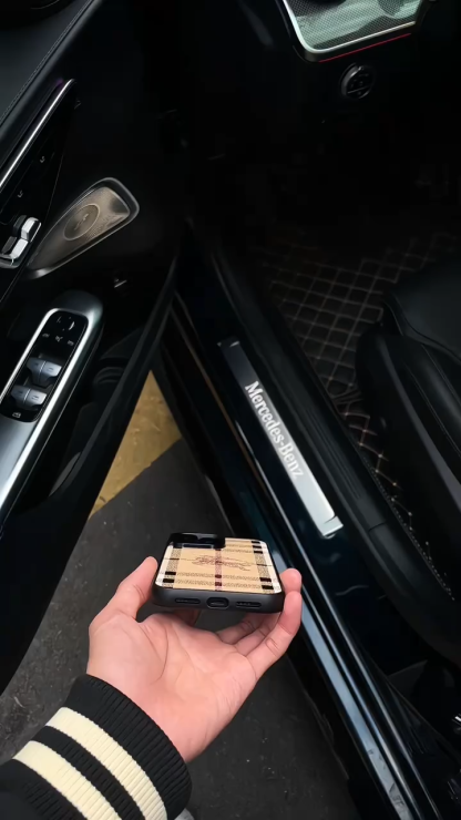 巴寶莉皮紋磨砂磁吸手機殼