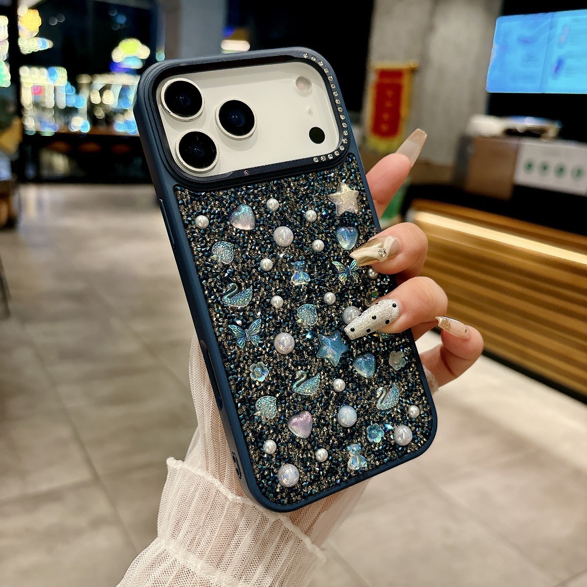 iPhone17系列上新 新款奢華珍珠水鑽手機殼