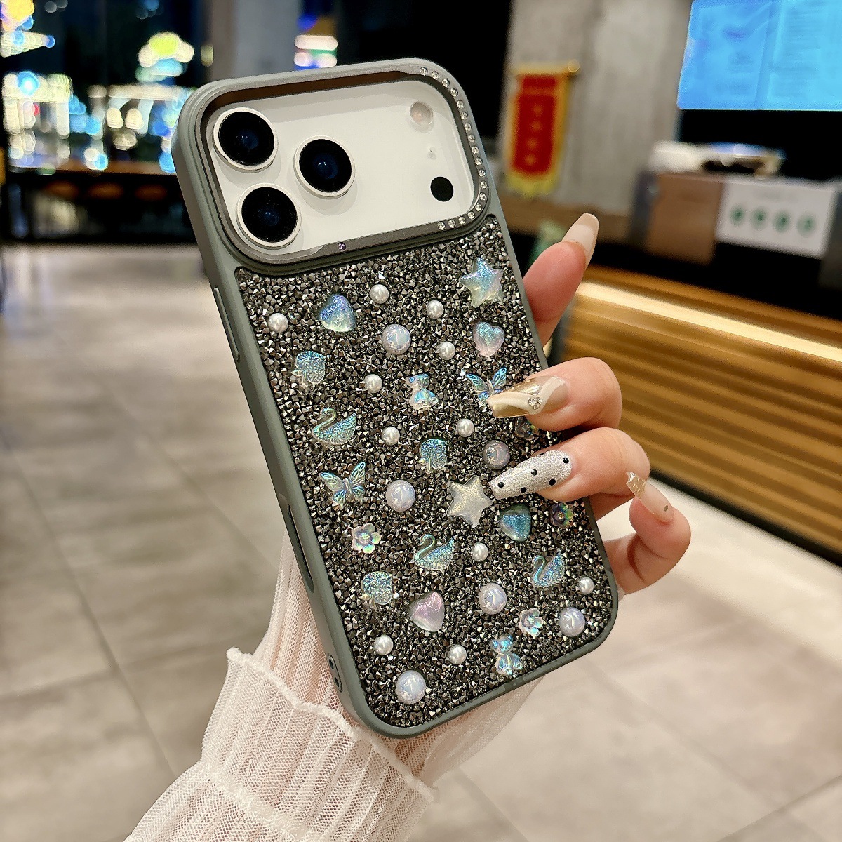 iPhone17系列上新 新款奢華珍珠水鑽手機殼