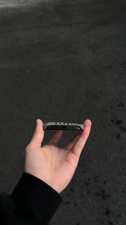 古馳立標翻毛皮半包手機殼