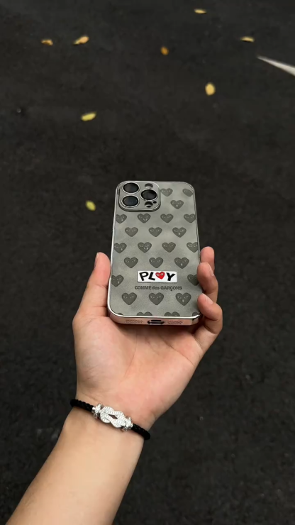 川久保玲皮質壓紋金屬立標手機殼