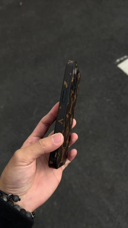 路易威登荔枝紋皮質磁吸手機殼