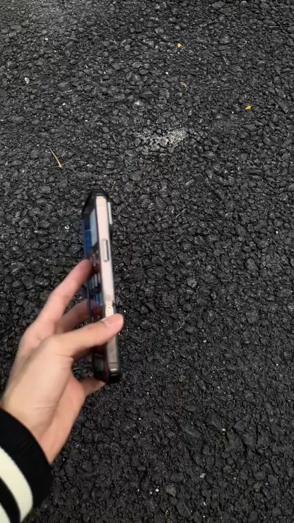 路易威登半透磨砂磁吸手機殼