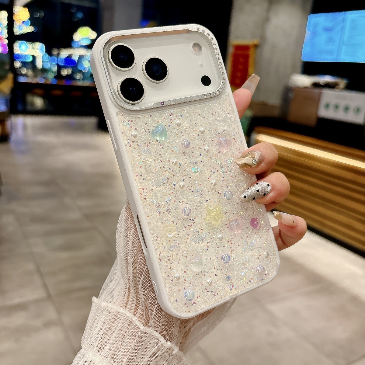 iPhone17系列上新 新款奢華珍珠水鑽手機殼