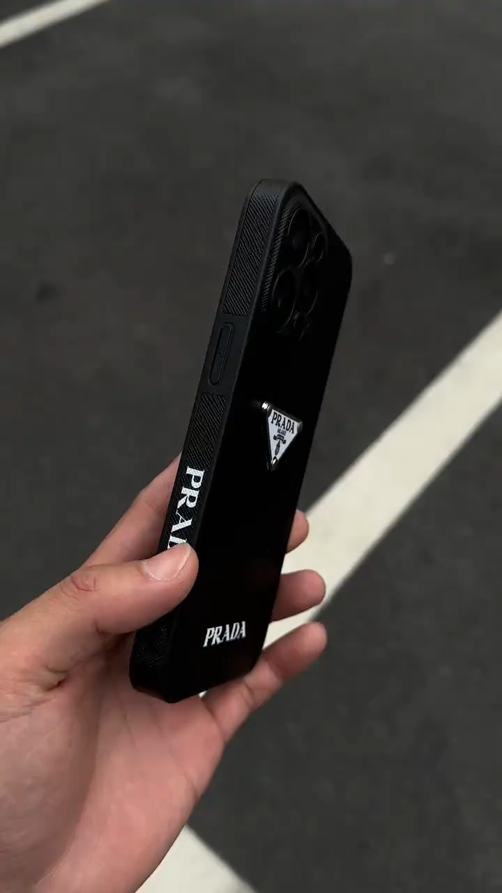 普拉達金屬立標防摔手機殼