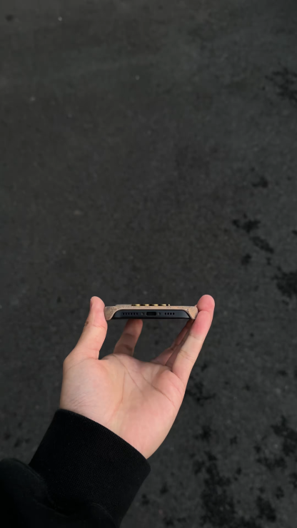 古馳金屬立標翻毛皮手機殼