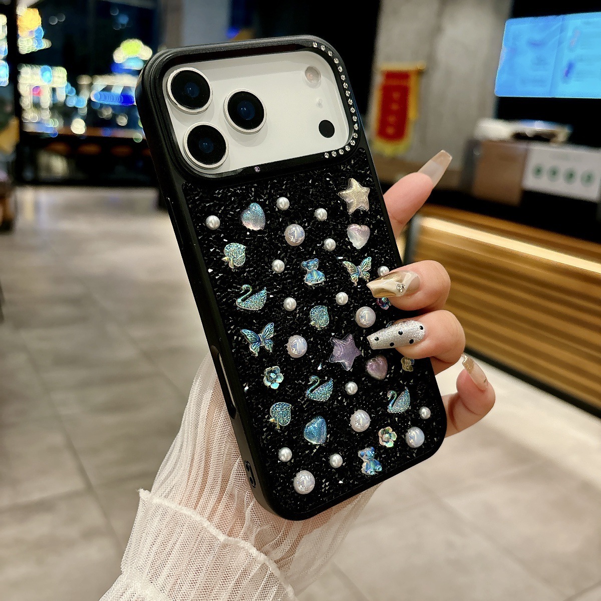 iPhone17系列上新 新款奢華珍珠水鑽手機殼