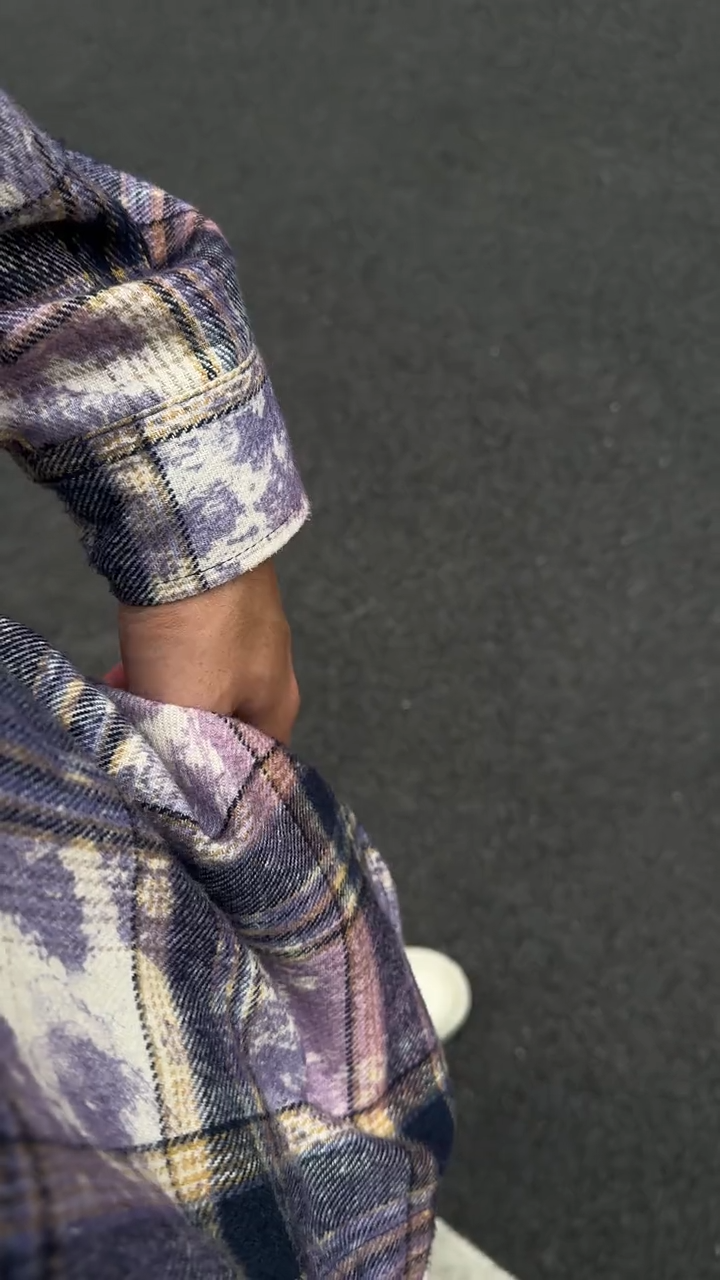 普拉達金屬立標皮質半包手机壳