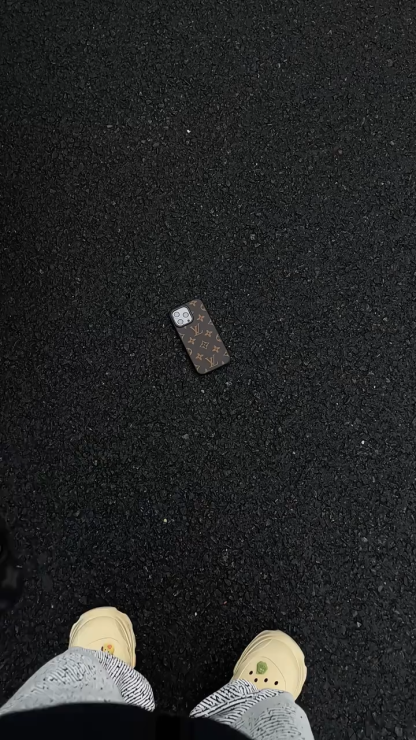 路易威登黑底老花皮紋磨砂手機殼