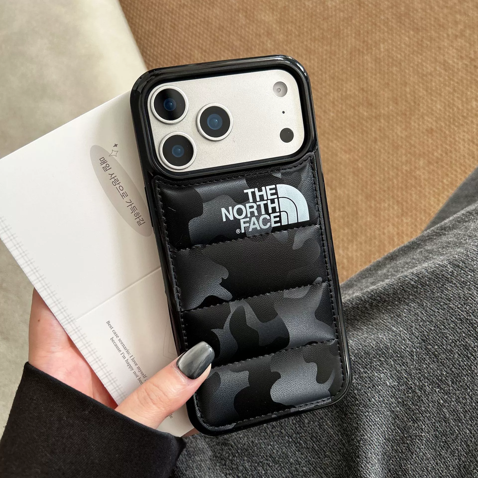 潮牌北面迷彩羽絨服手機殼