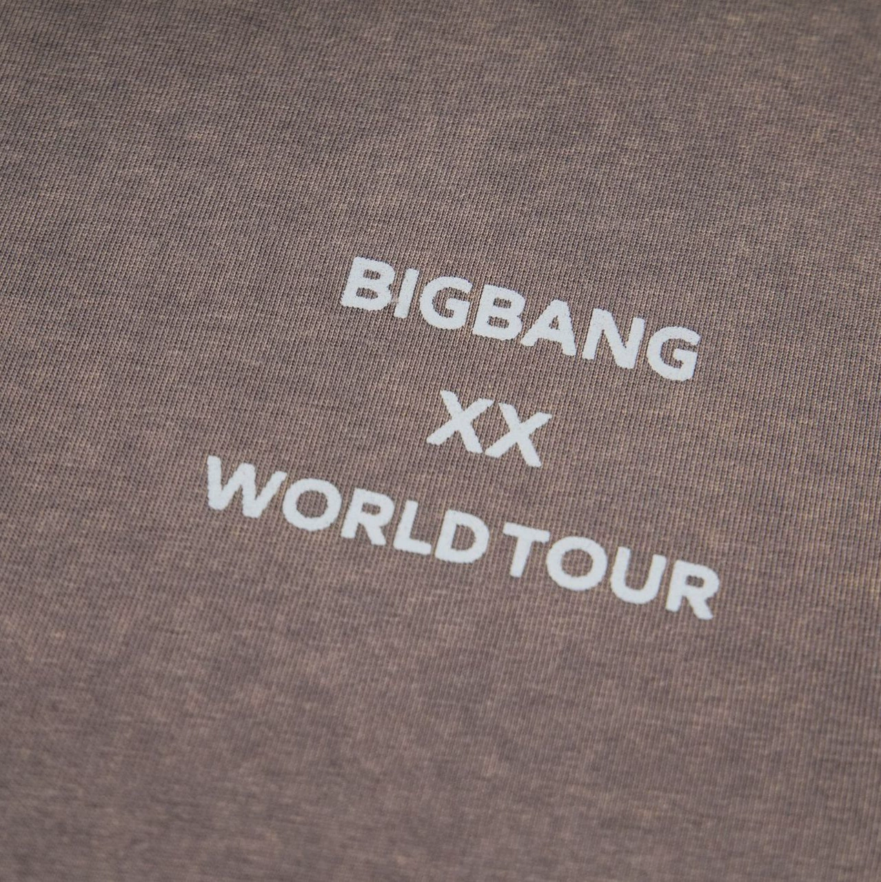 BIGBANG 世巡 XX: COSMOS 短袖T恤｜字母印花休閒上衣