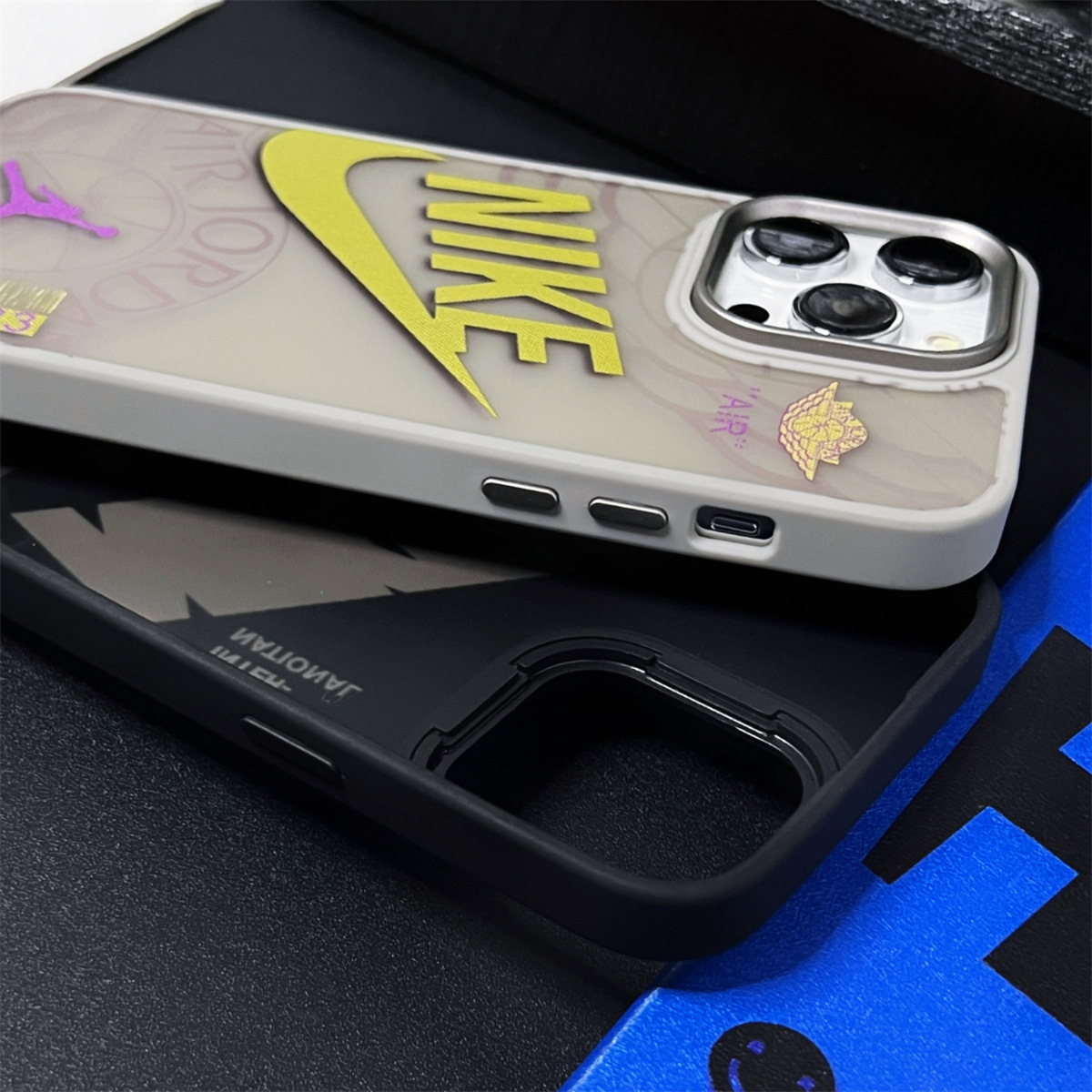 Nike潮牌膚感磨砂手機殼-ZUIHANG SHOP