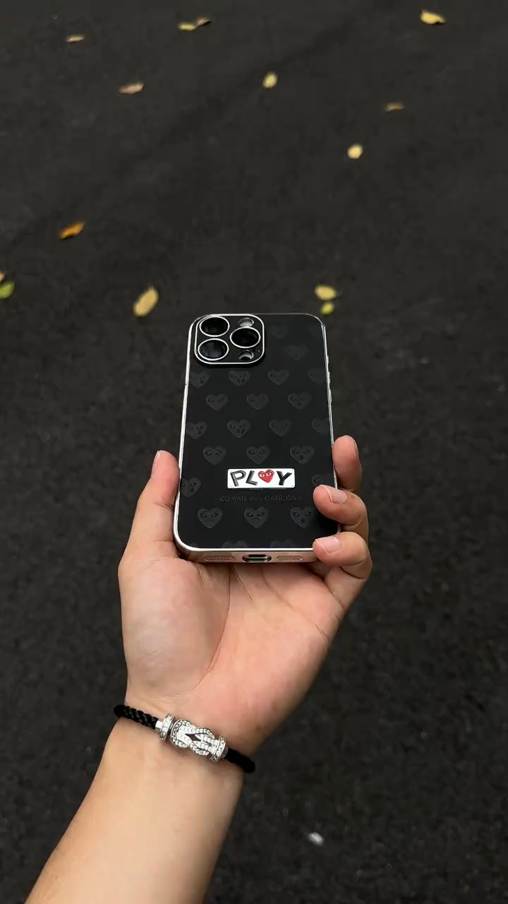 川久保玲皮質壓紋金屬立標手機殼