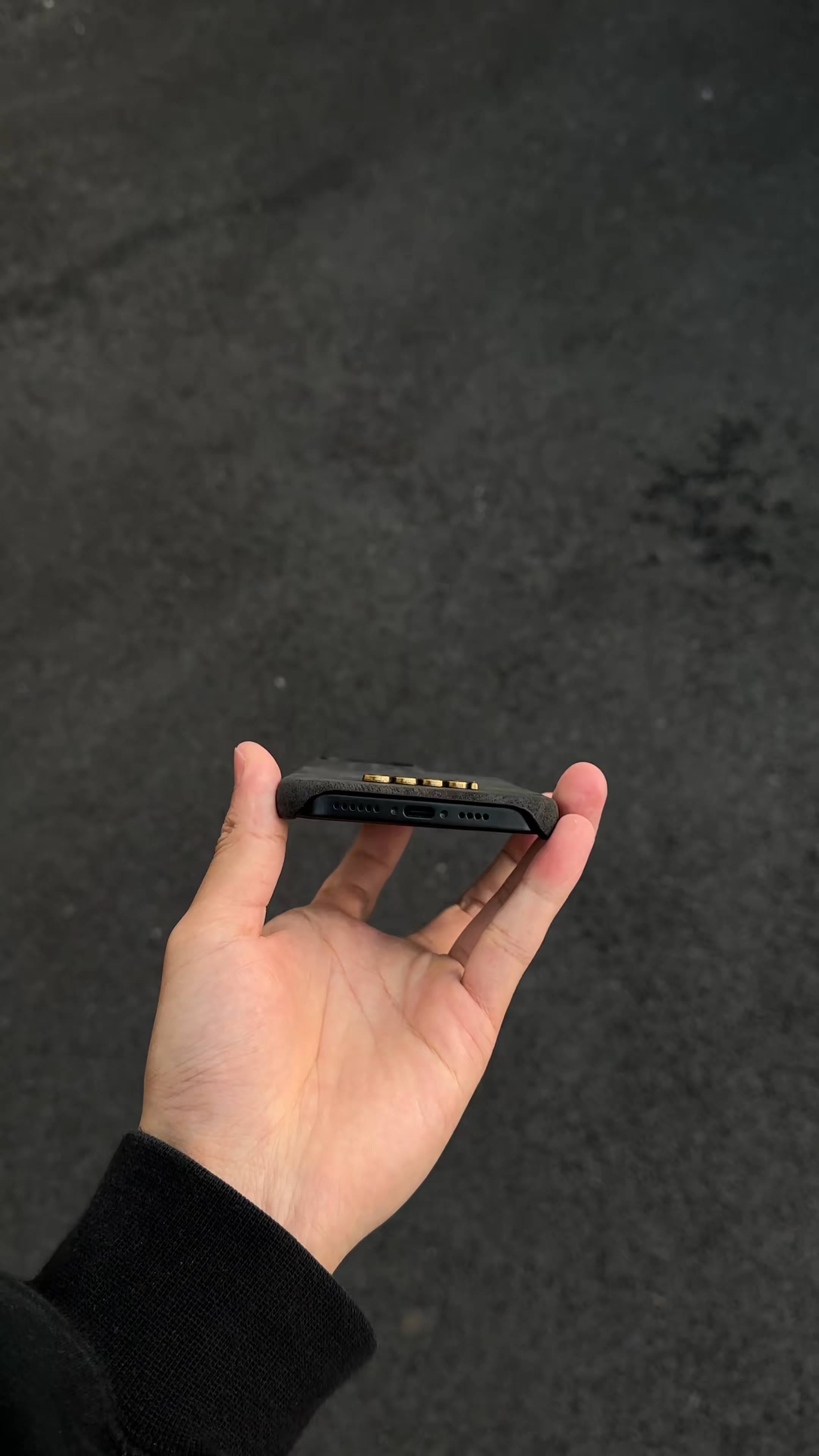 古馳金屬立標翻毛皮手機殼