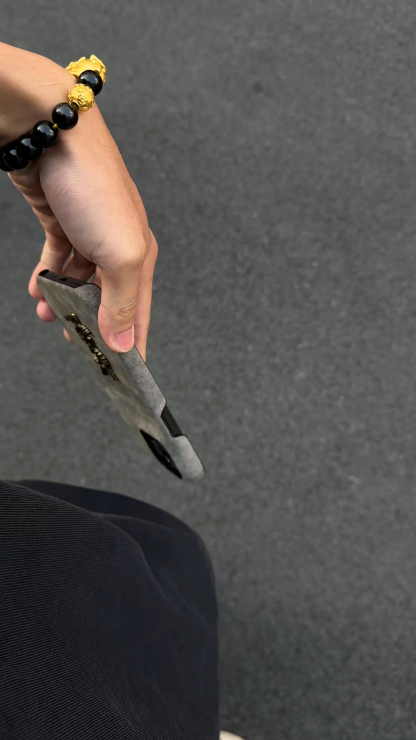 聖羅蘭立標翻毛皮手機殼