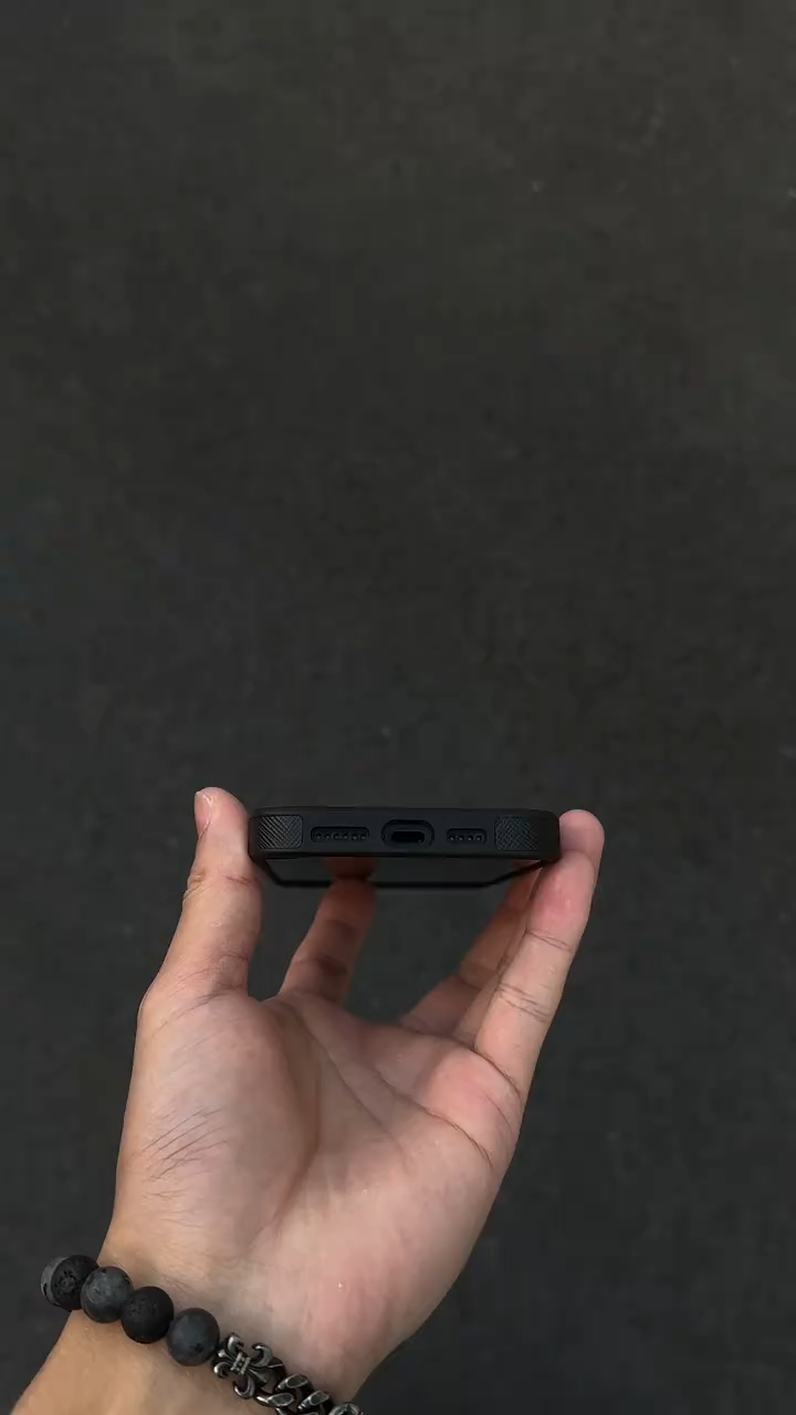 普拉達金屬立標皮質手機殼