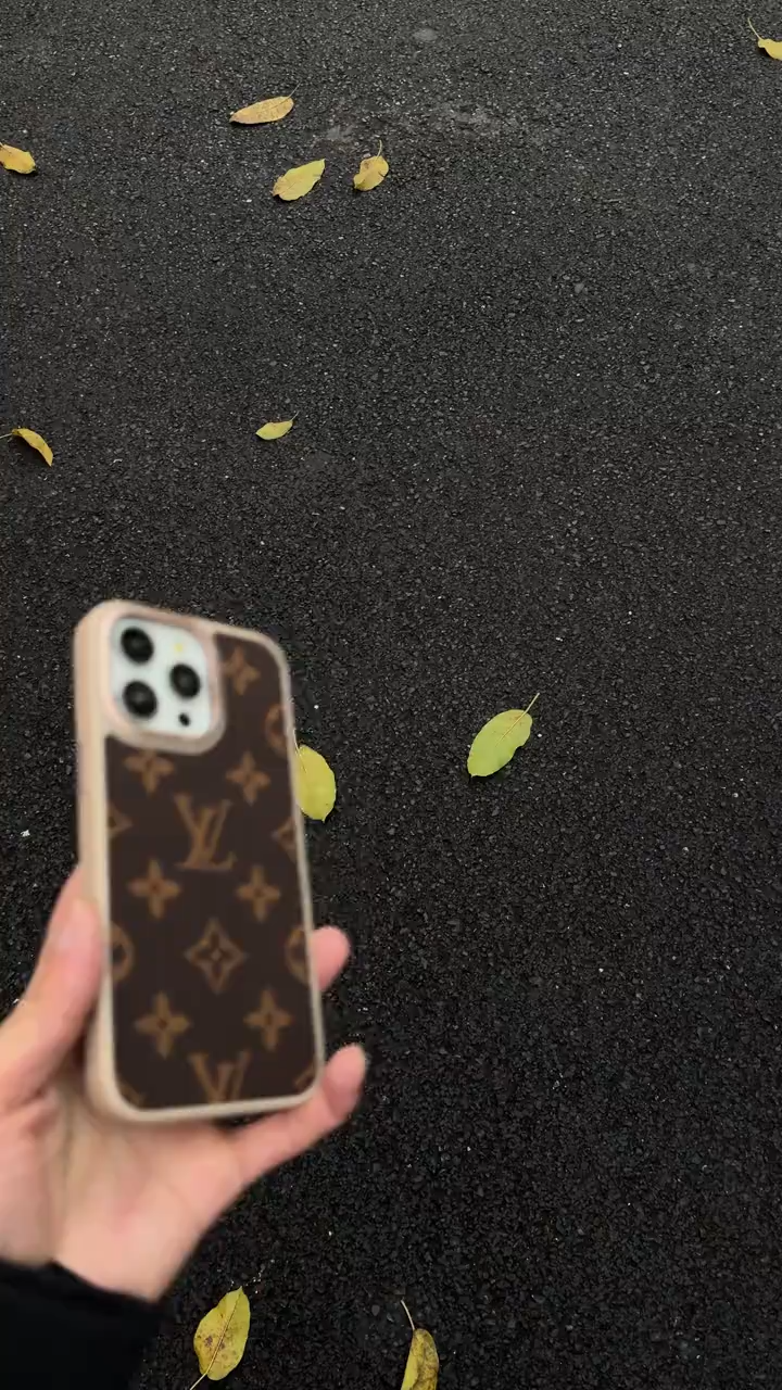 路易威登皮紋磨砂手機殼