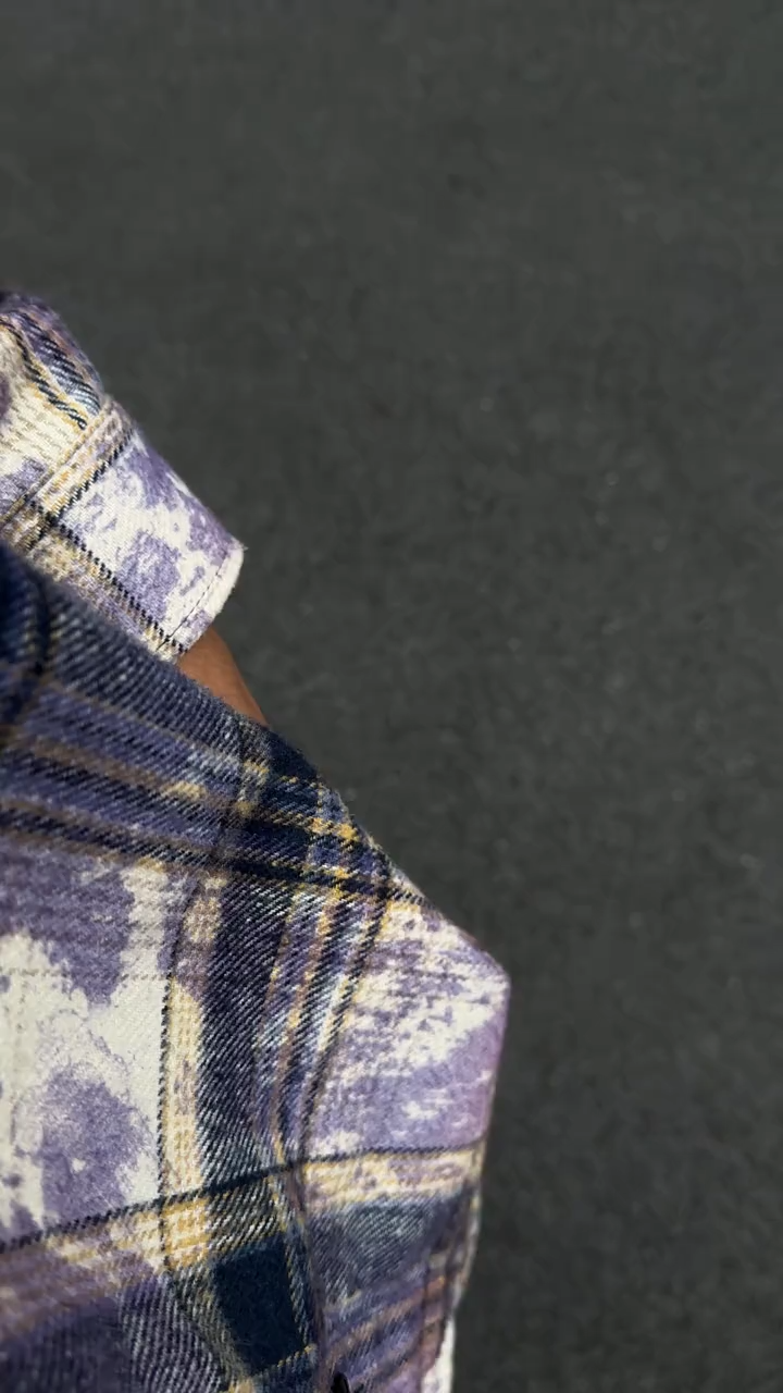 [Copy]普拉達金屬立標皮質半包手机壳