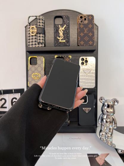 迪奧刺繡腕帶手機殼-ZUIHANG SHOP