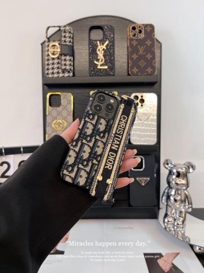 迪奧刺繡腕帶手機殼-ZUIHANG SHOP