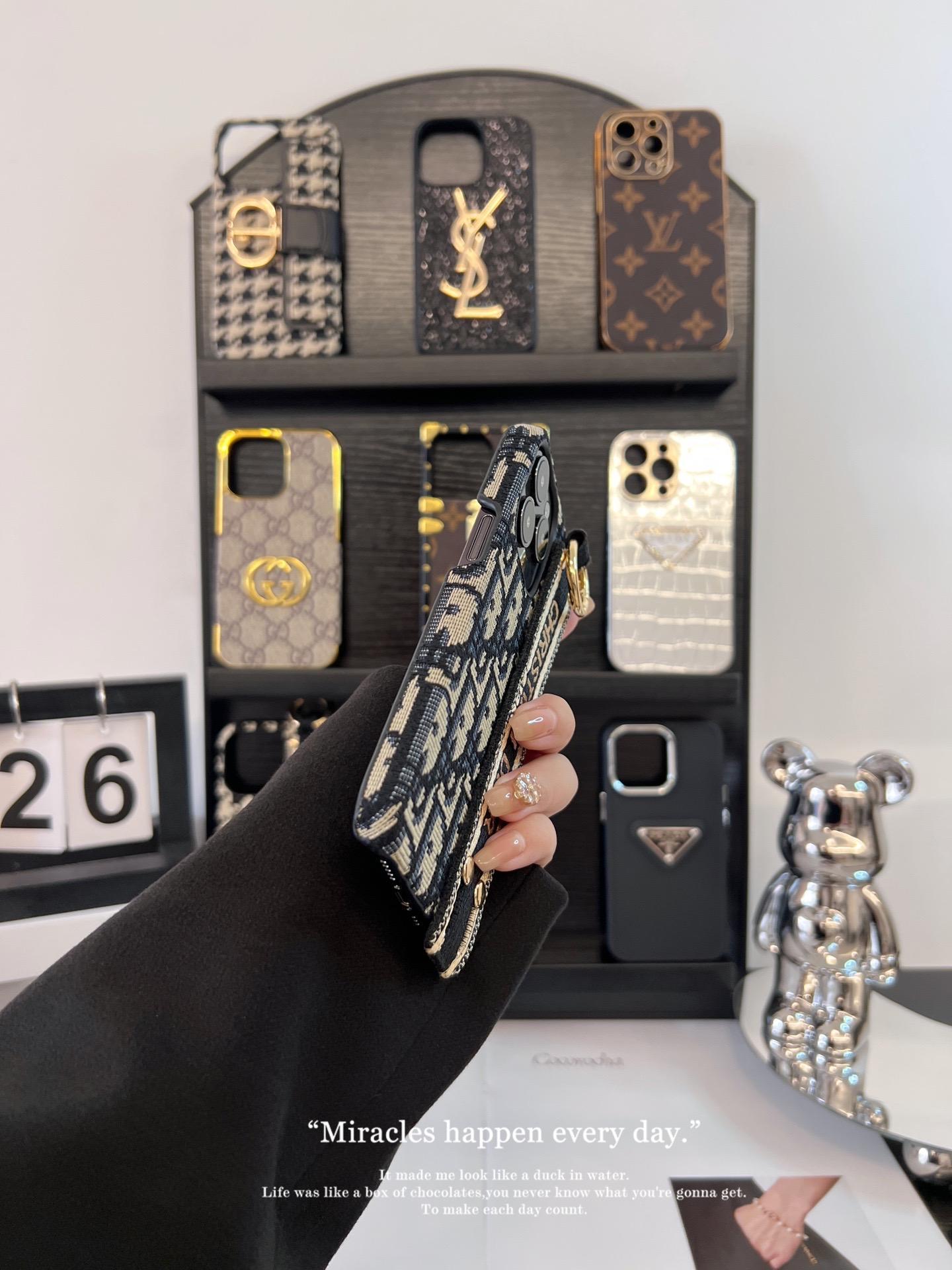 迪奧刺繡腕帶手機殼-ZUIHANG SHOP