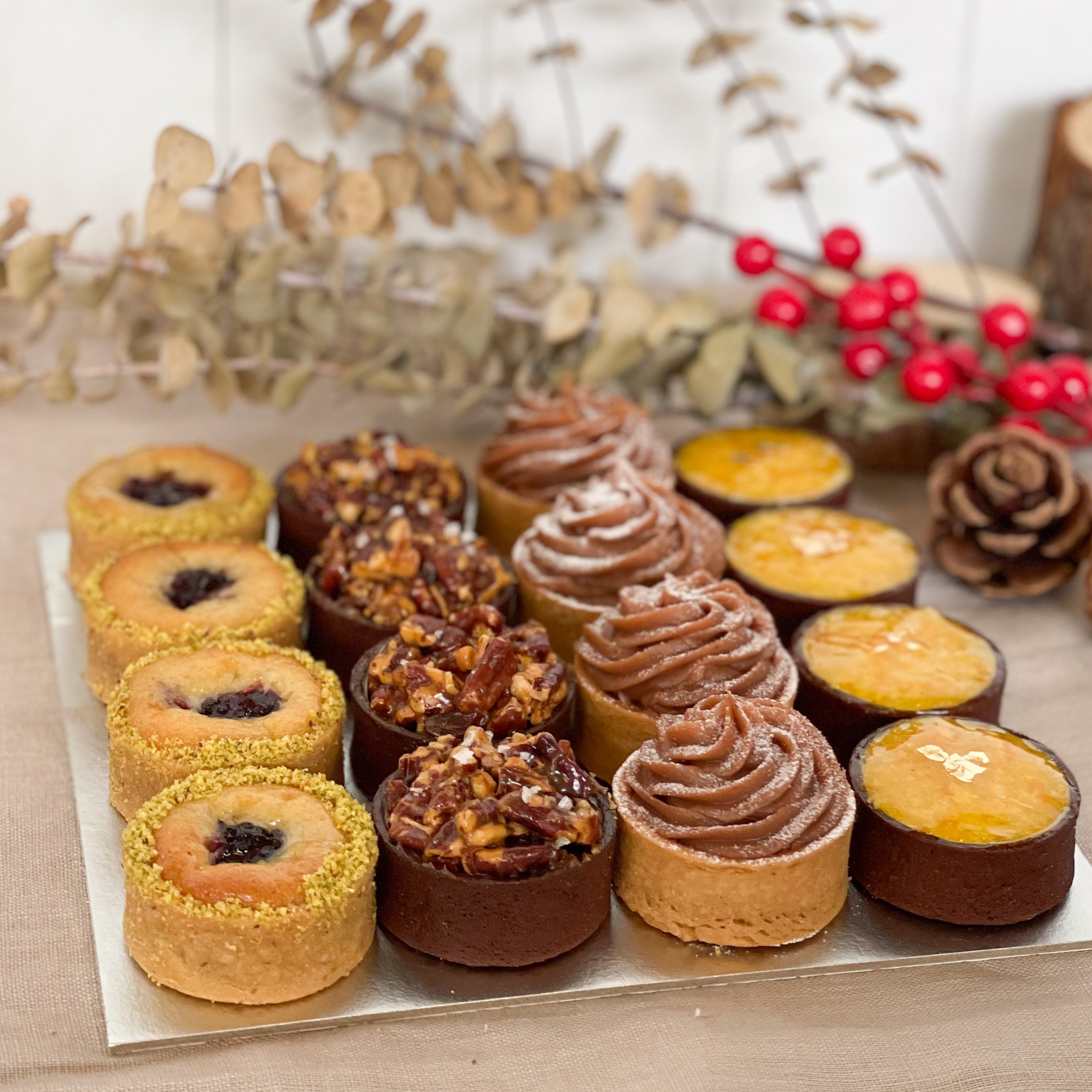 16 Tartlets (Assorted Christmas Flavours)