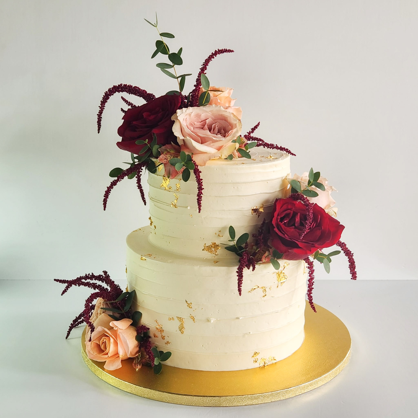 Deep Red & Champange Fresh Floral Cake