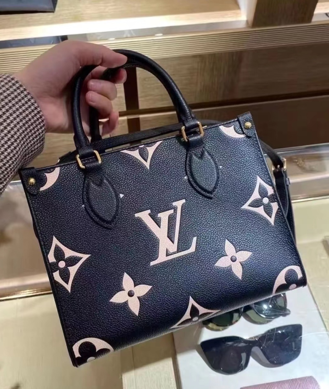 非常に入手困難‼️【日本完売 新作ルイヴィトン ショルダー&クラッチバッグ】正規品 非常に入手困難‼️【日本完売 新作ルイヴィトン ショルダー&クラッチ