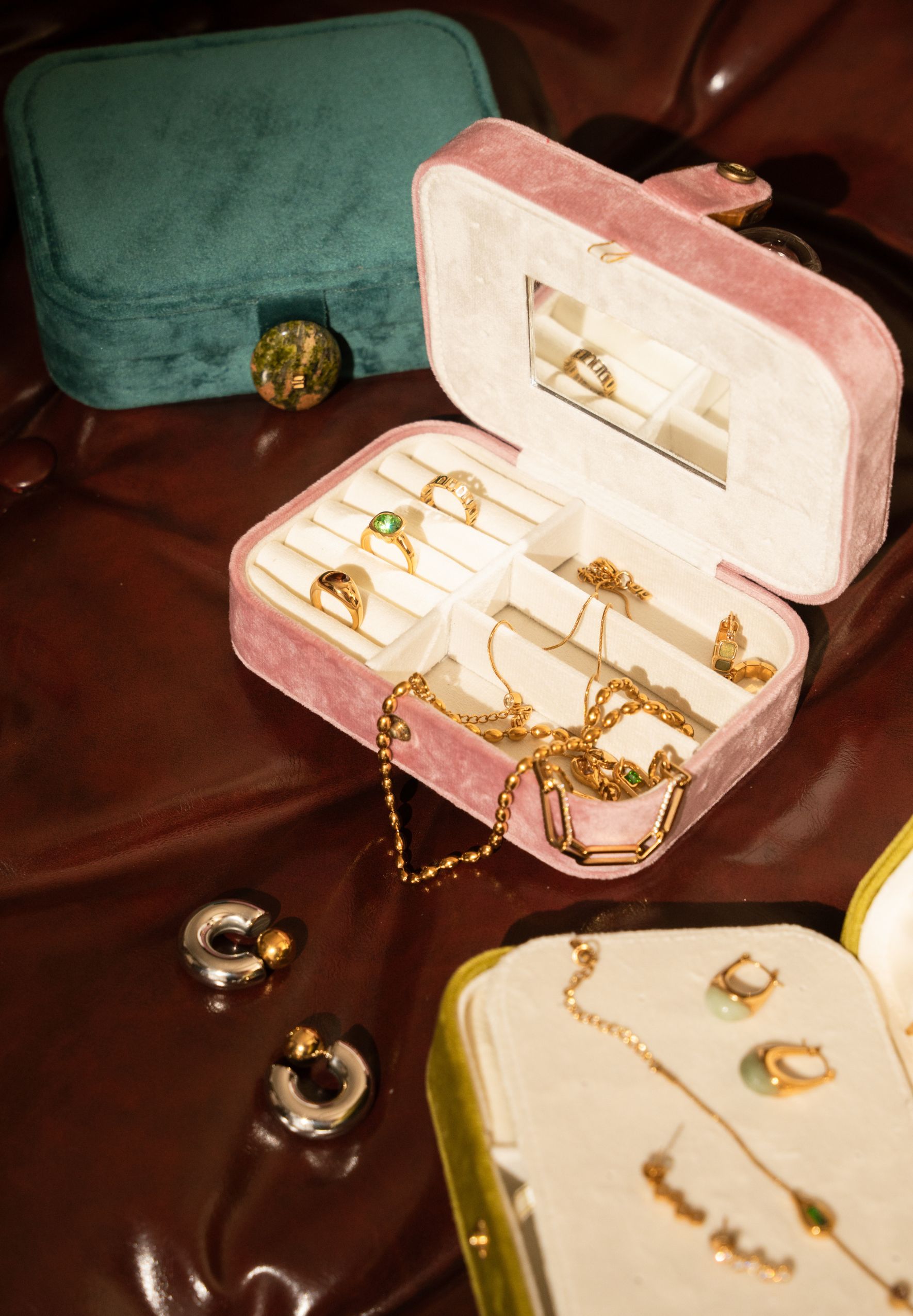 Minimal travel jewellery case with soft compartments for necklaces, earrings and charms