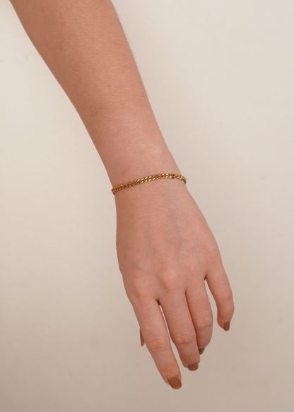 Curb Chain Gold Bracelet