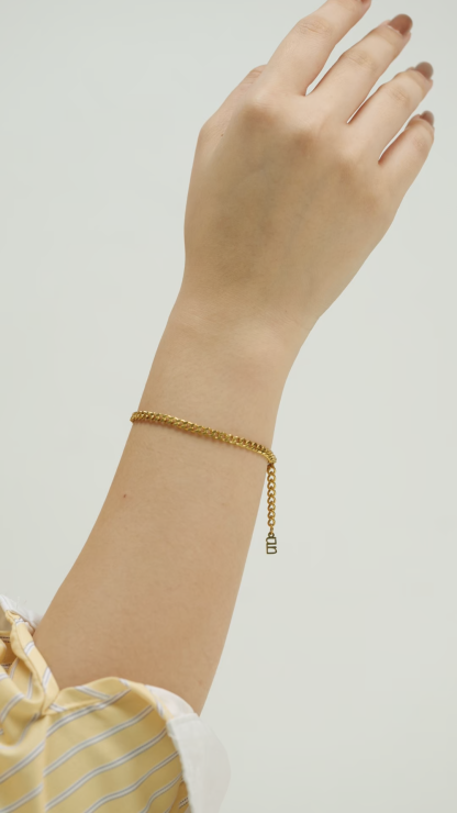 Curb Chain Gold Bracelet