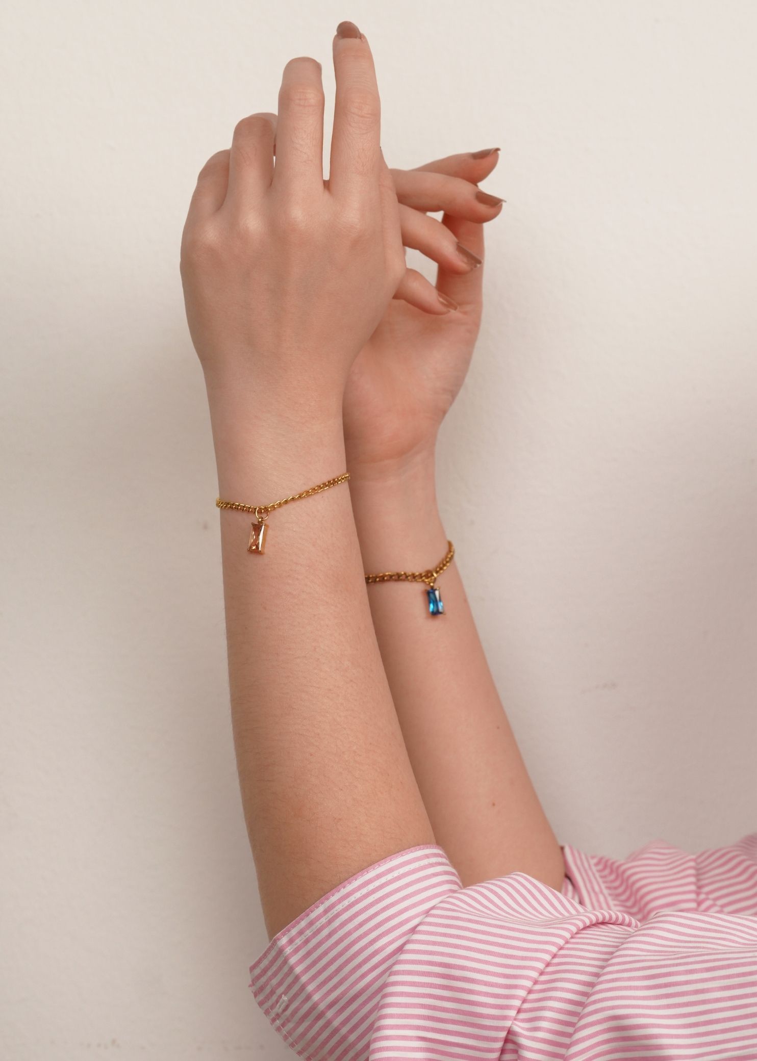 Verity Champagne Pendant Gold with Curb Chain Bracelet