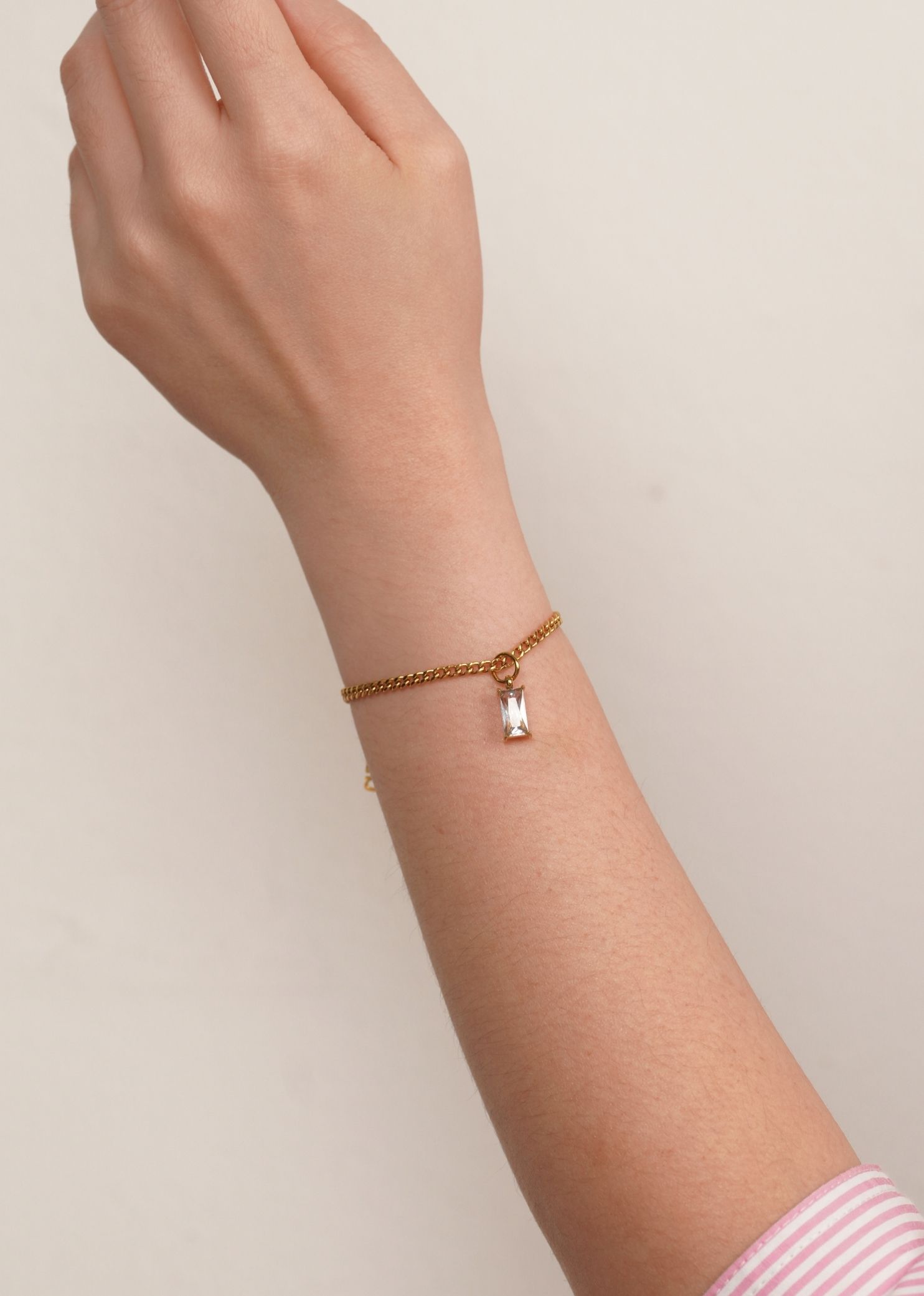 Verity Classic Pendant Gold with Curb Chain Bracelet