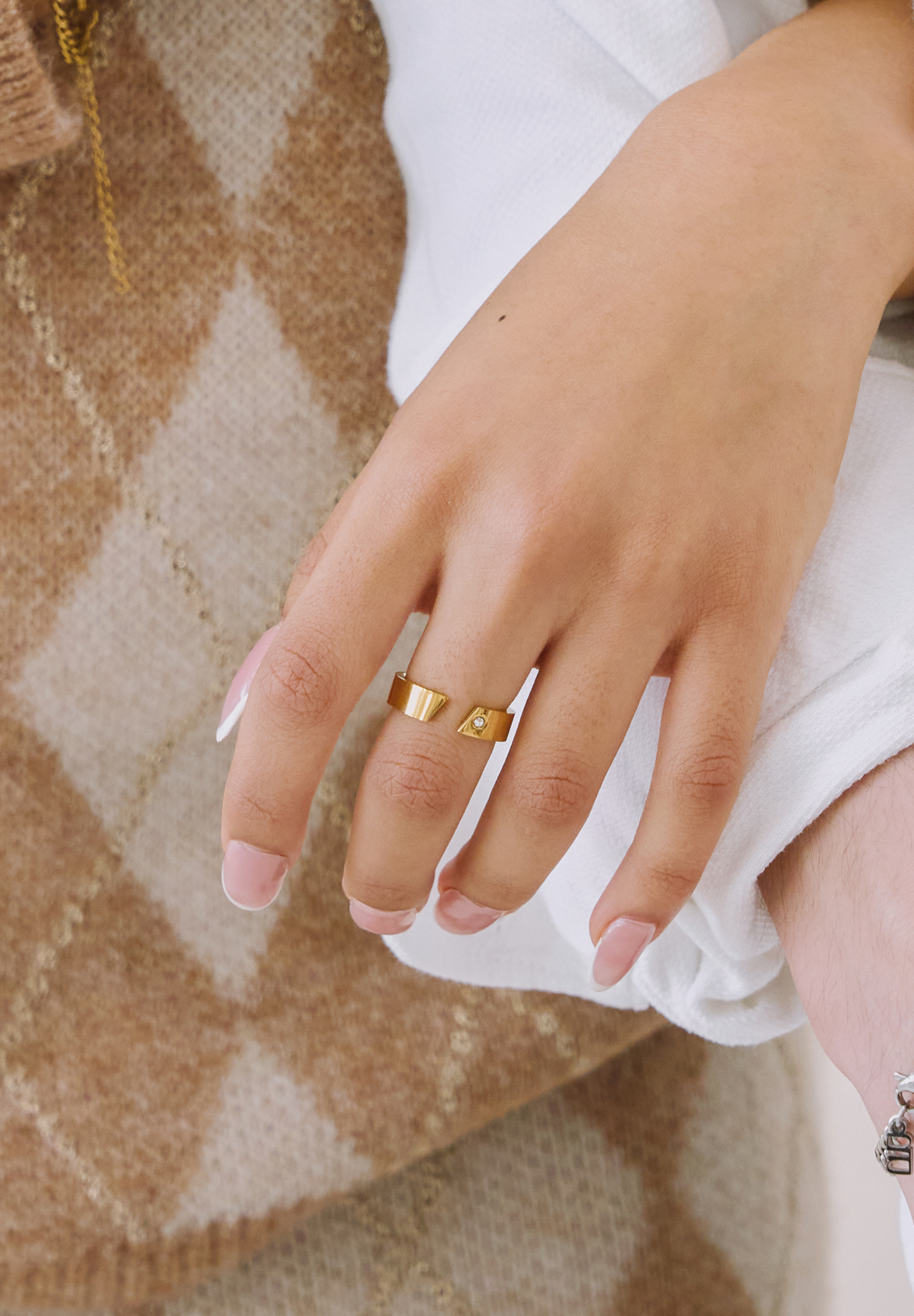 Hera Slim Gold Ring