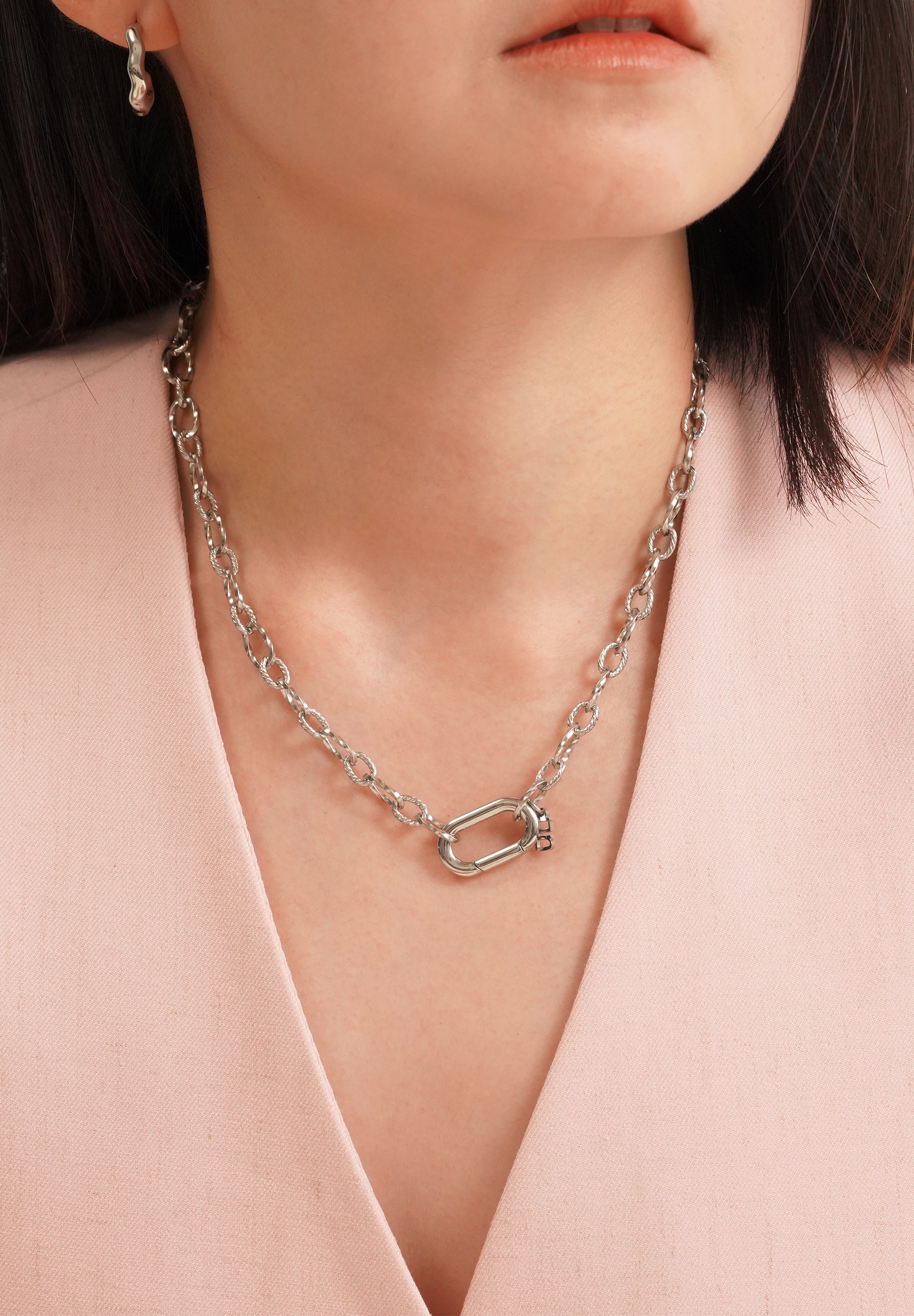 Nue Silver Clasp Chain Necklace