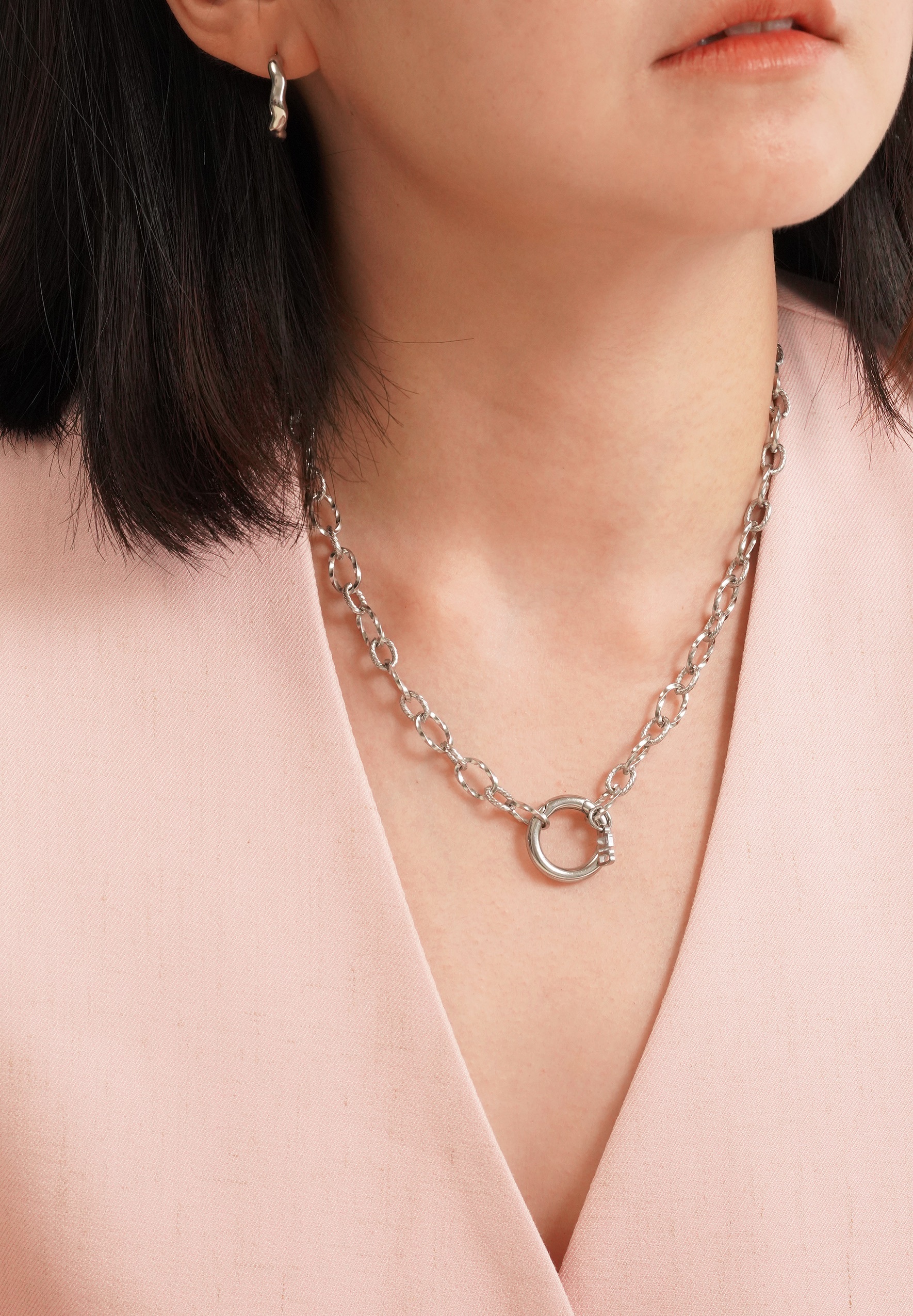 Nue Silver Clasp Chain Necklace