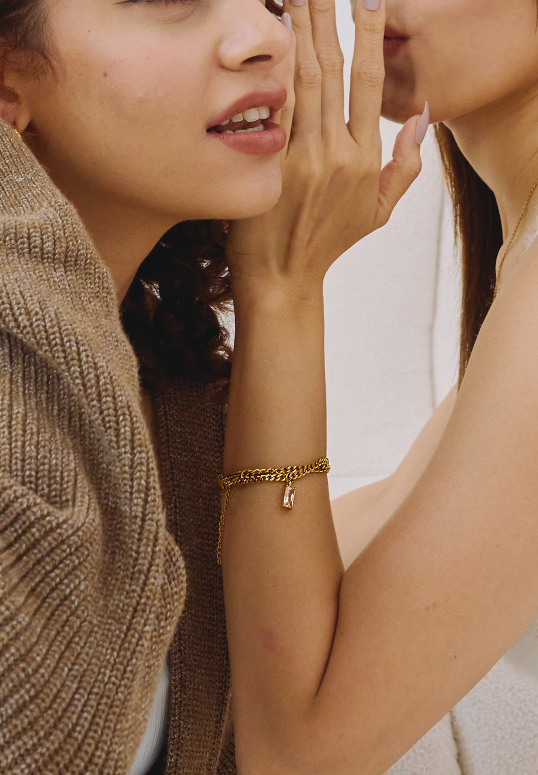 Verity Champagne Pendant Gold with Curb Chain Bracelet