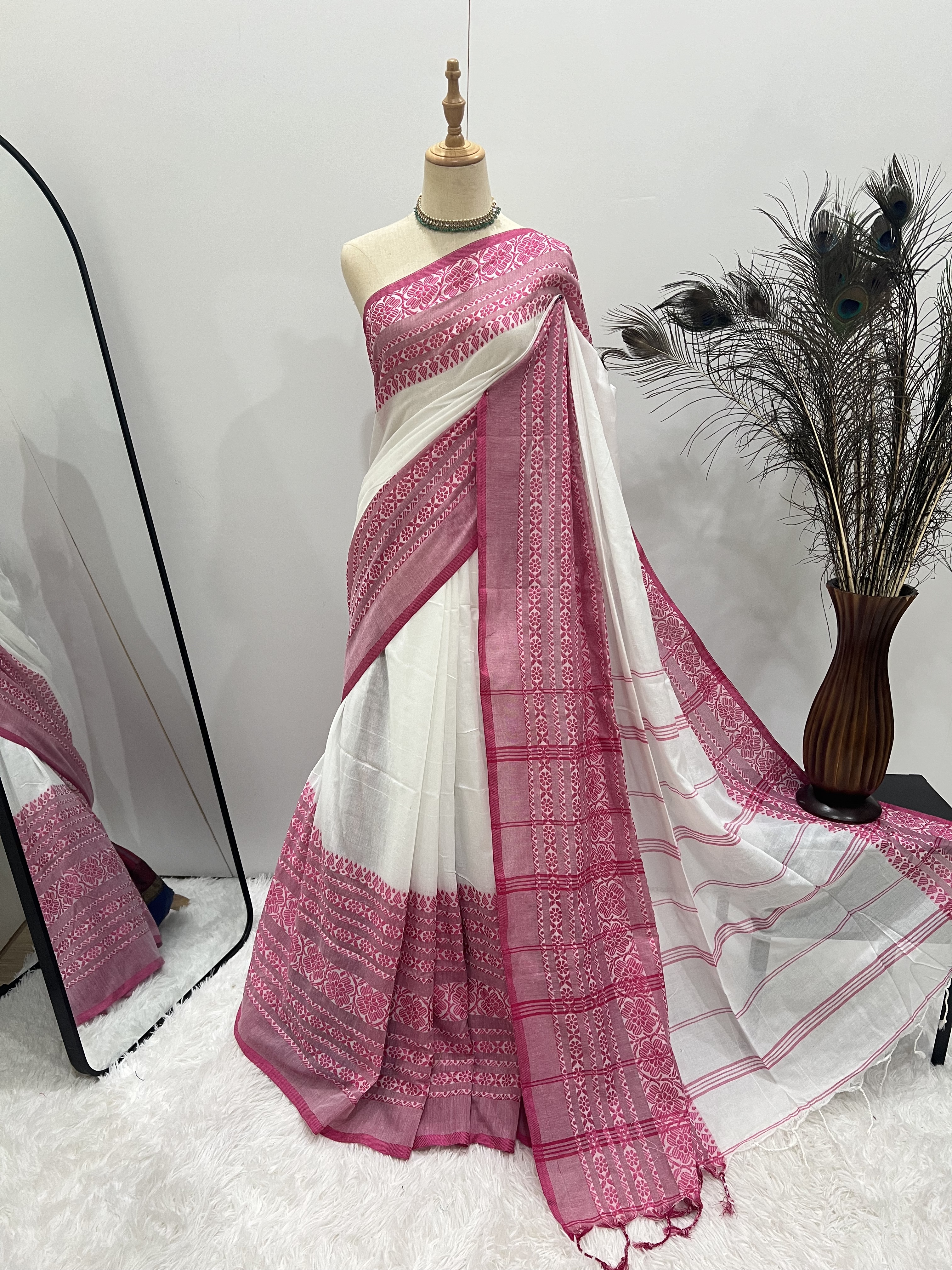 Handloom Mercerized Cotton Saree – White & Pink