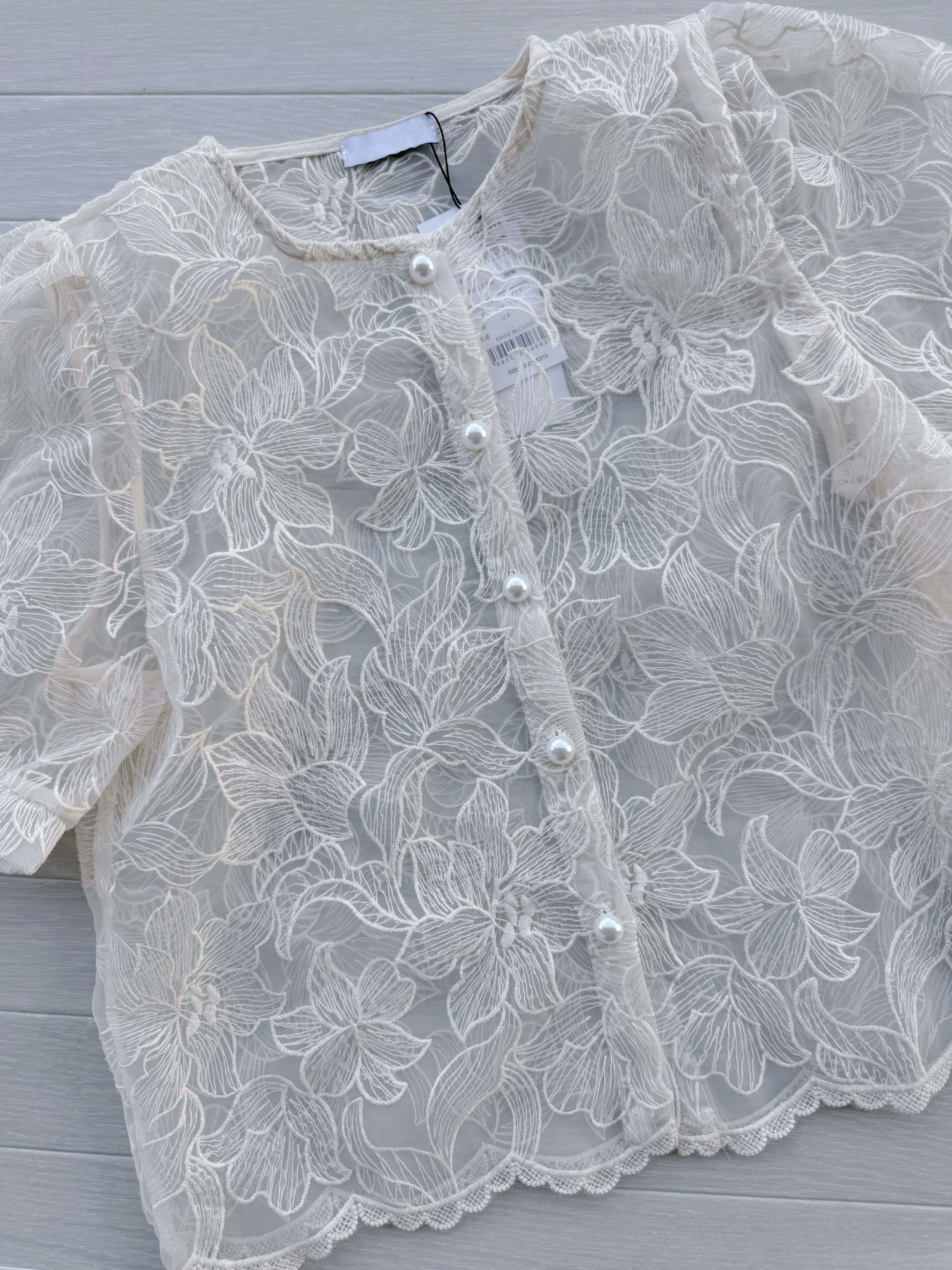 刺繡蕾絲泡泡袖恤衫上衣