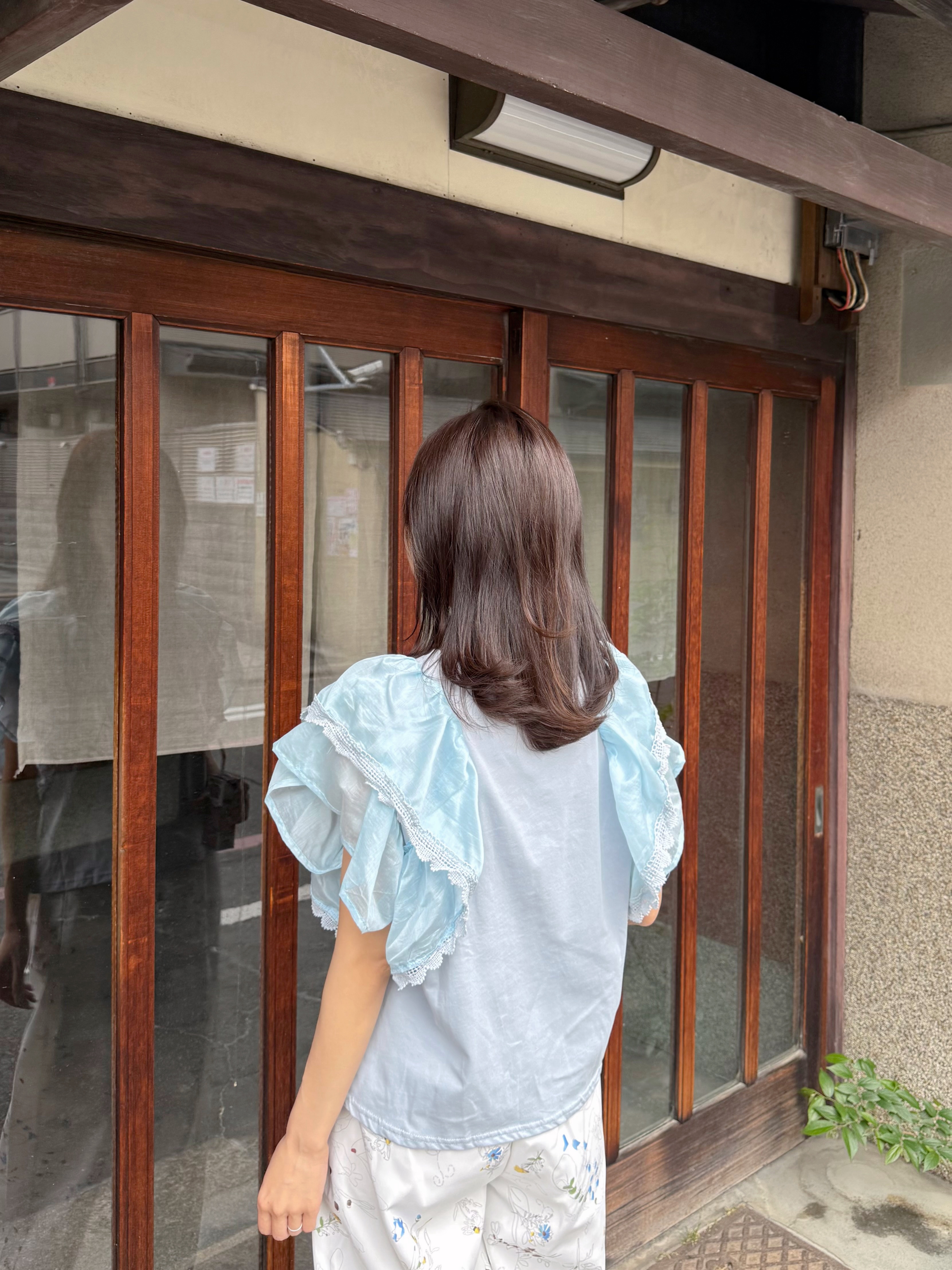 2色•波浪傘袖蕾絲車邊Tee