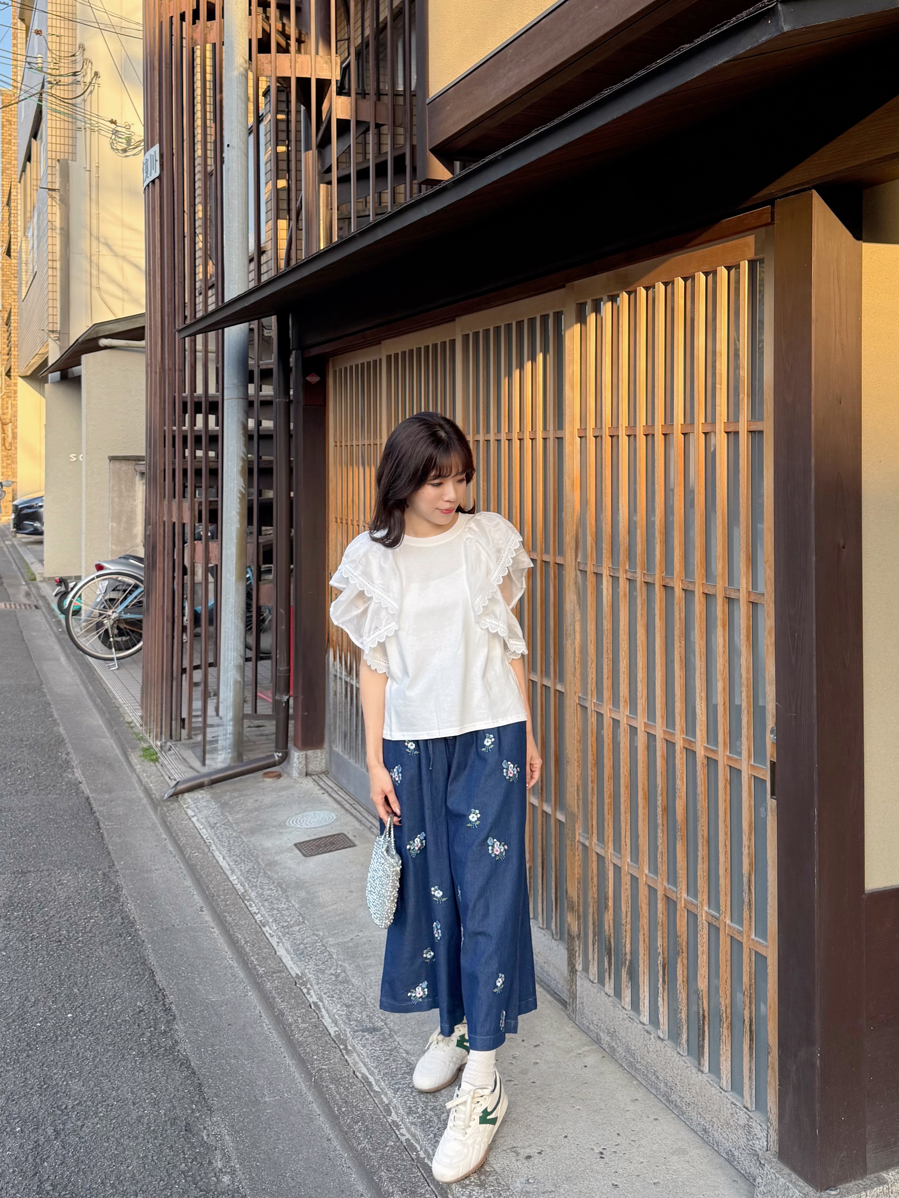 2色•波浪傘袖蕾絲車邊Tee